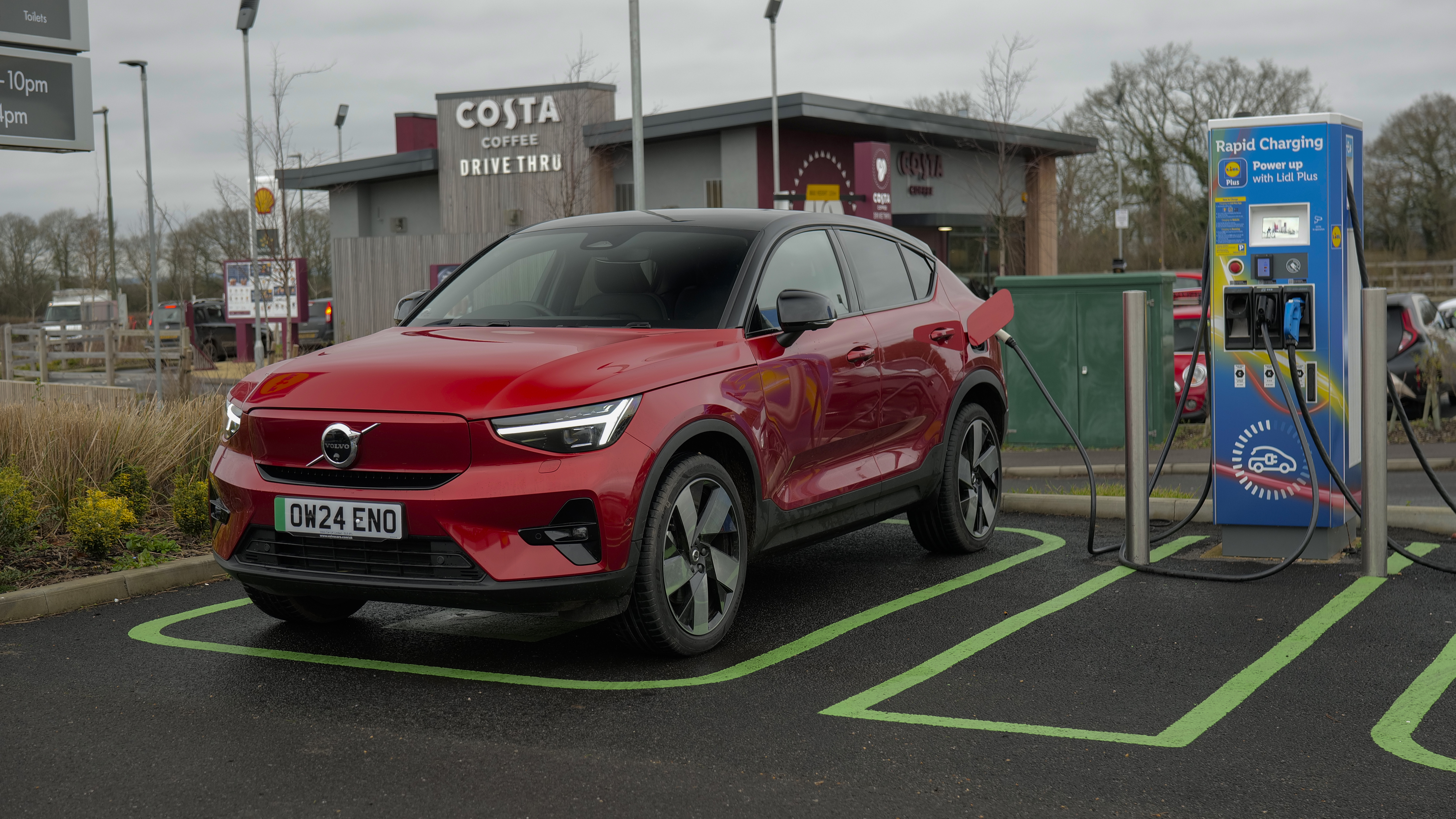 VOLVO EC40 ESTATE 185kW Ext Range Plus Black Edition 82kWh 5dr Auto